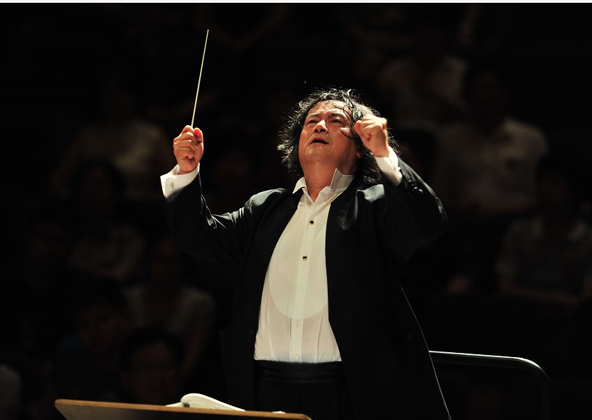 关于洛瑞载誉领奖直播庆祝与幕后工作人员团聚国际篮球友谊的信息