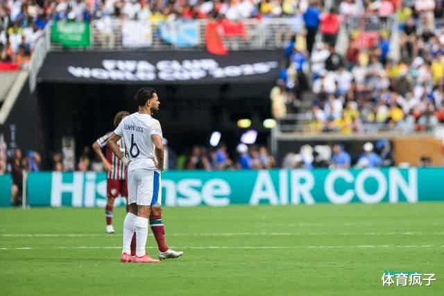 帕尔梅拉斯球迷现场助威，激发球队夺冠斗志的简单介绍