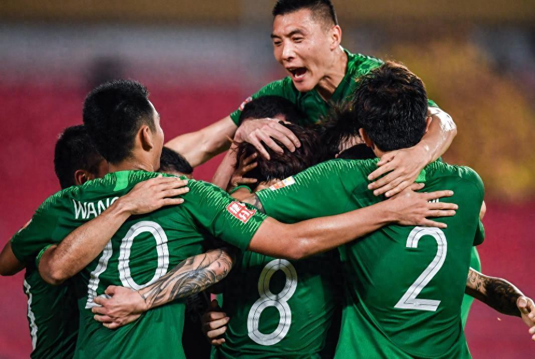 国安球队力压对手，夺得胜利