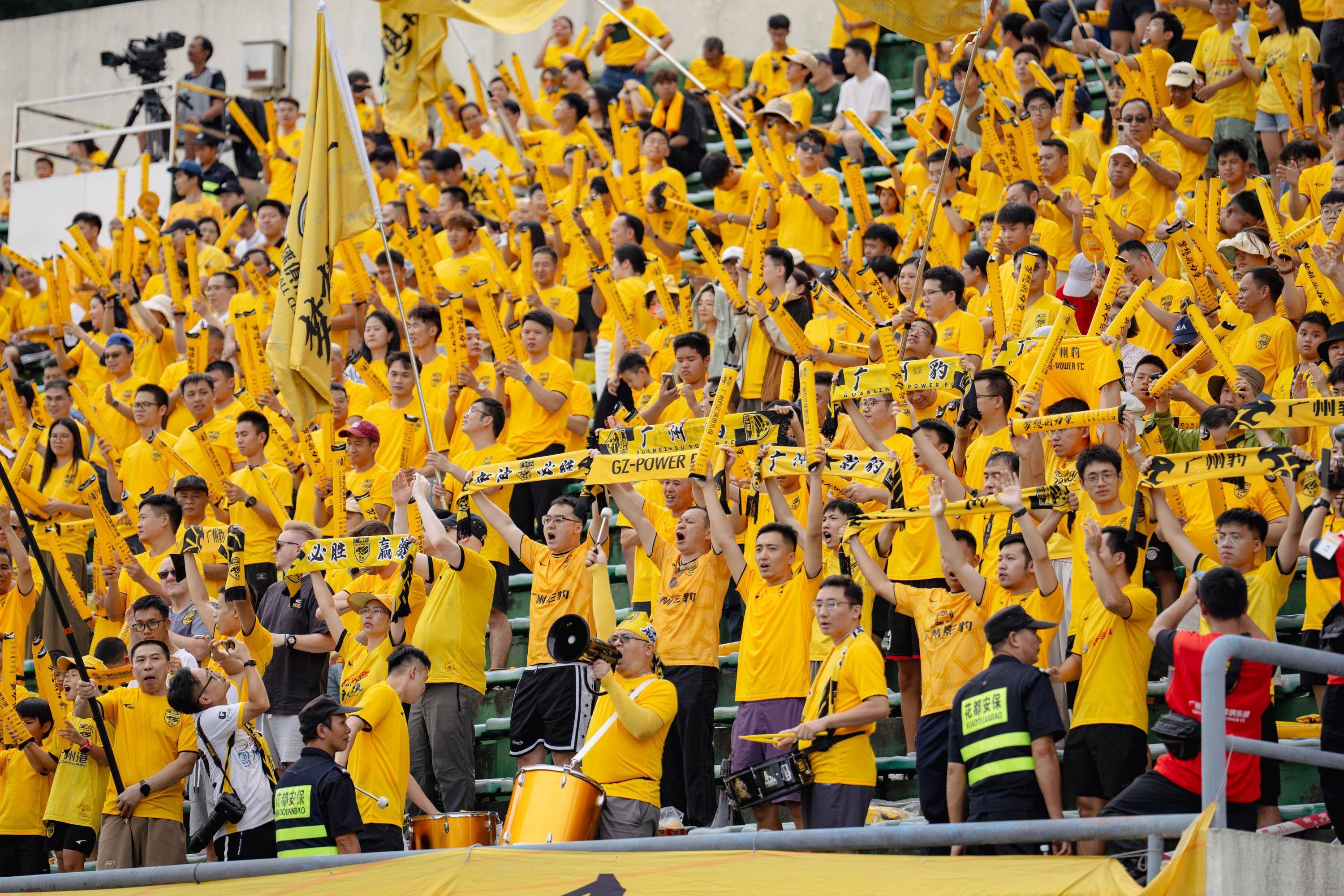 广州队球员表现出色,帮助球队夺胜 广州队球员表现出色,帮助球队夺胜