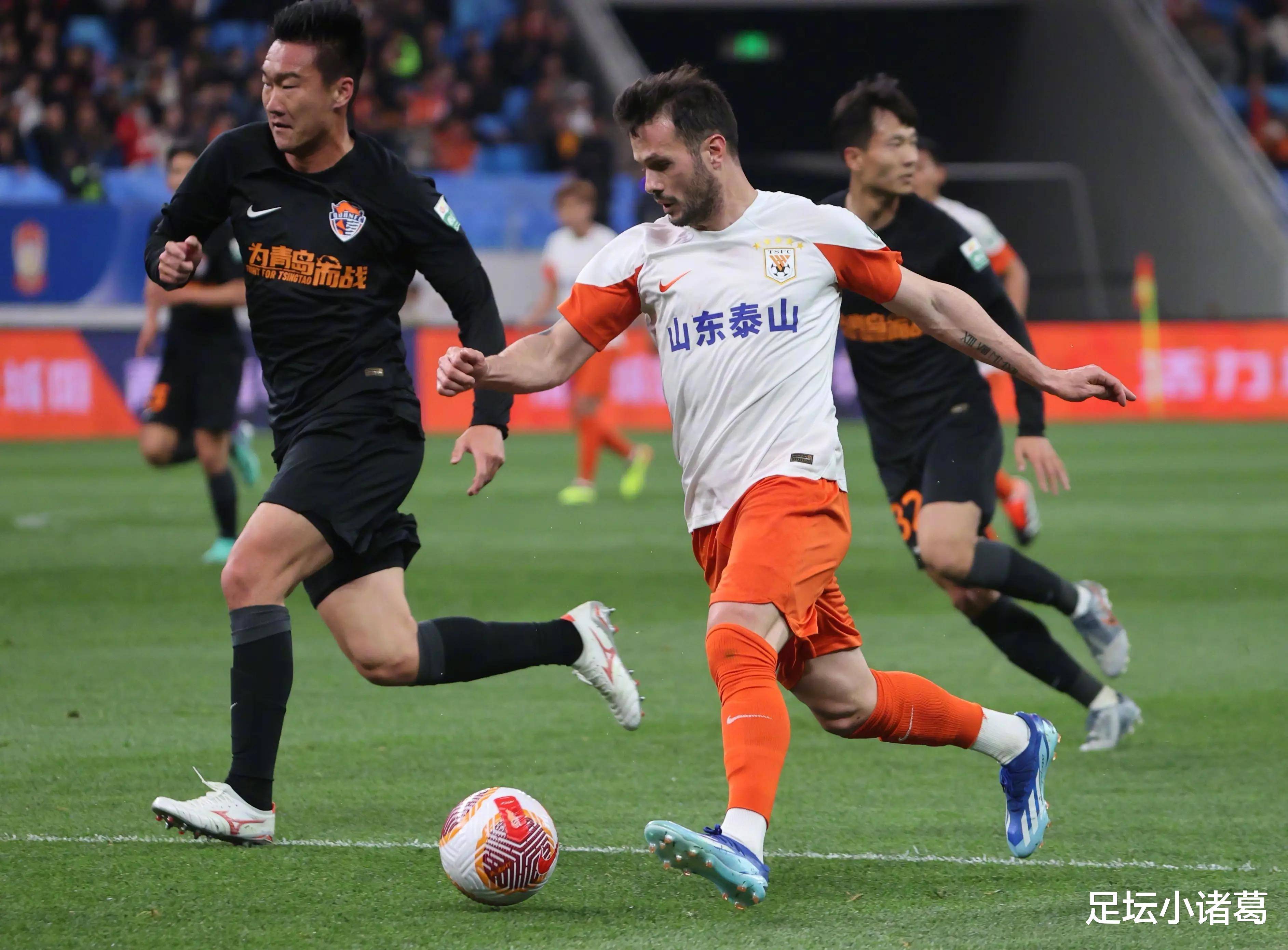 aoa体育体育网页版-亚冠赛事中出现多次进球瞬间，场面火爆
