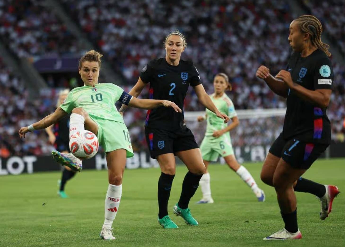 aoa体育体育下载-巴西女足绝杀大战，雄霸赛场