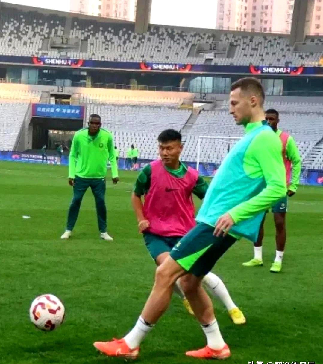 aoa体育体育中国官网-队长球星在关键比赛中表现超群