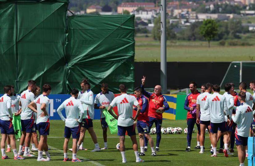 球场风云再起战火,欧洲杯球队奋力备战夺冠 球场风云再起战火,欧洲杯球队奋力备战夺冠