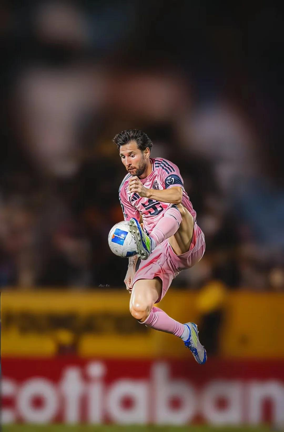 包含阿根廷国脚锋线梅开二度：队内抱团庆祝的词条