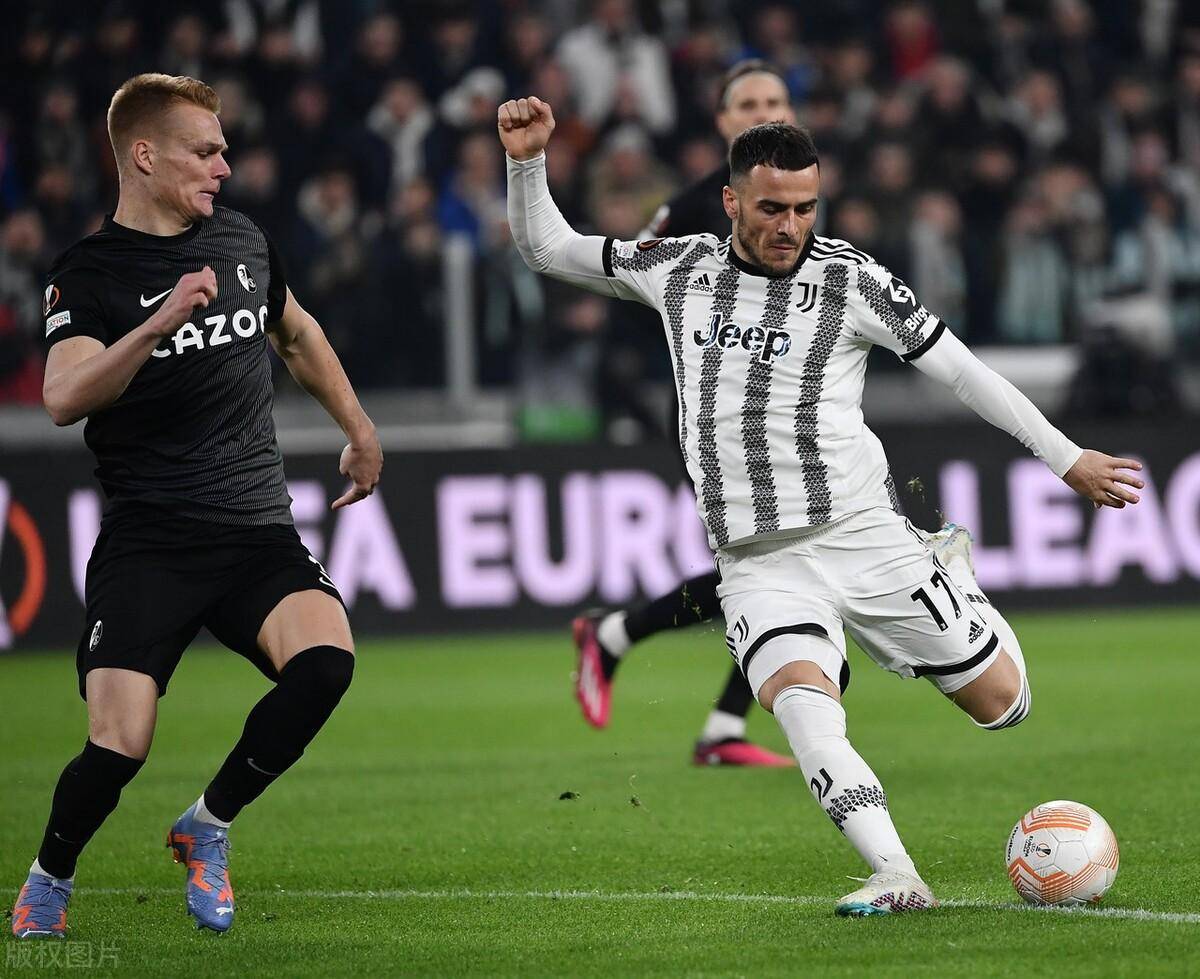 aoa体育体育在线登录-弗赖堡球迷抗议主教练决策，俱乐部回应的简单介绍