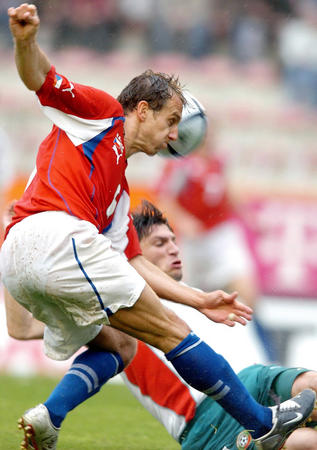 包含保加利亚队遇挫，欧锦赛参赛资格悬而未决的词条