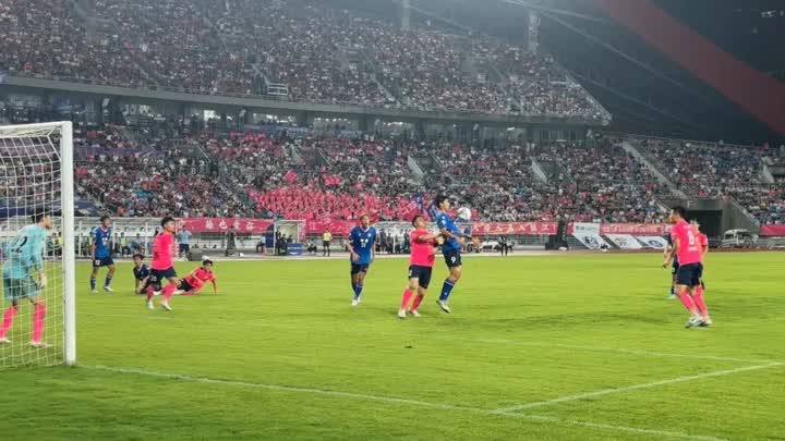 比赛中出现转折,球队成功逆转胜利! 比赛中出现转折,球队成功逆转胜利!