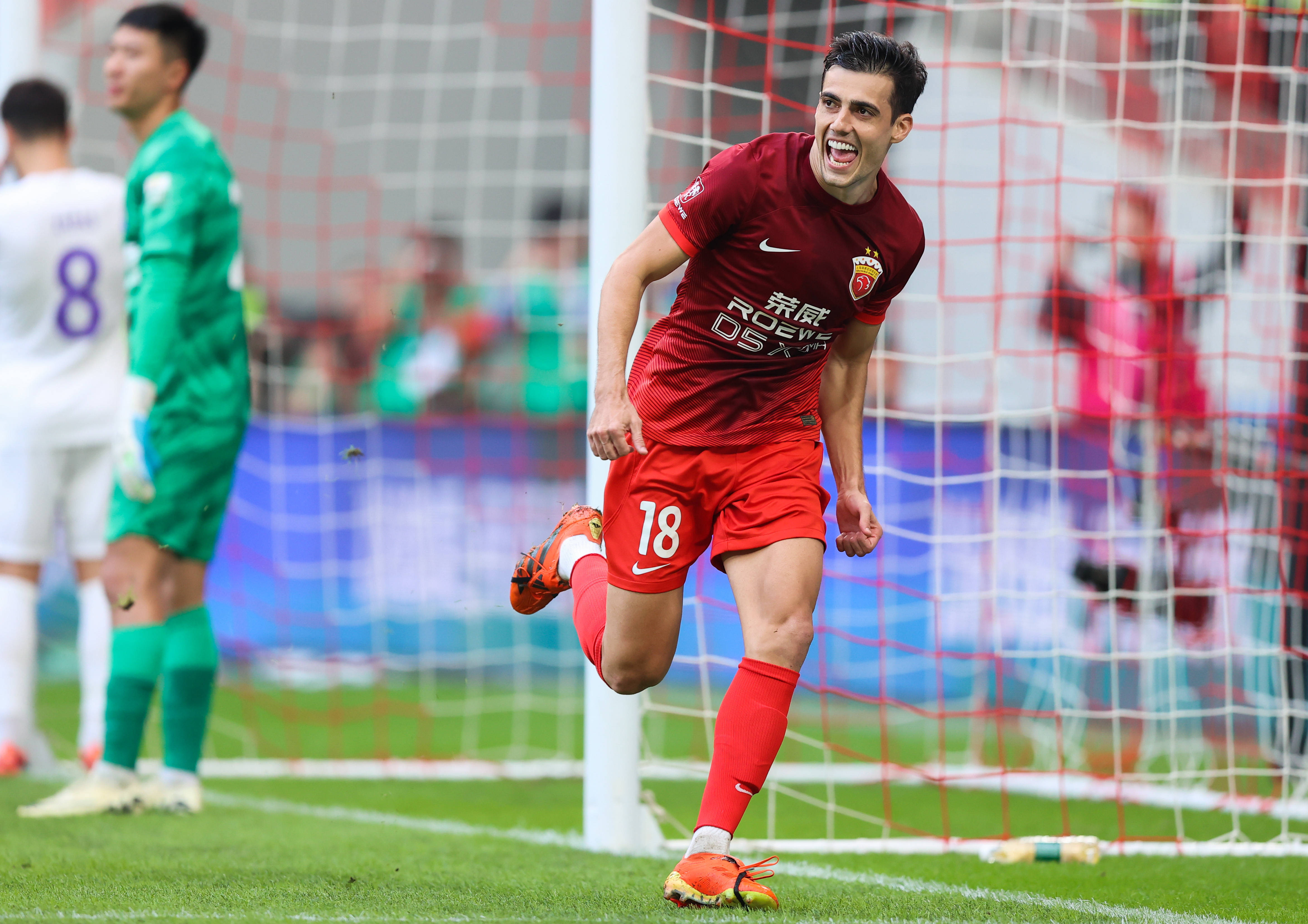 凭借一波上海海港，中超成功碾压，现场观众齐声高喊的简单介绍