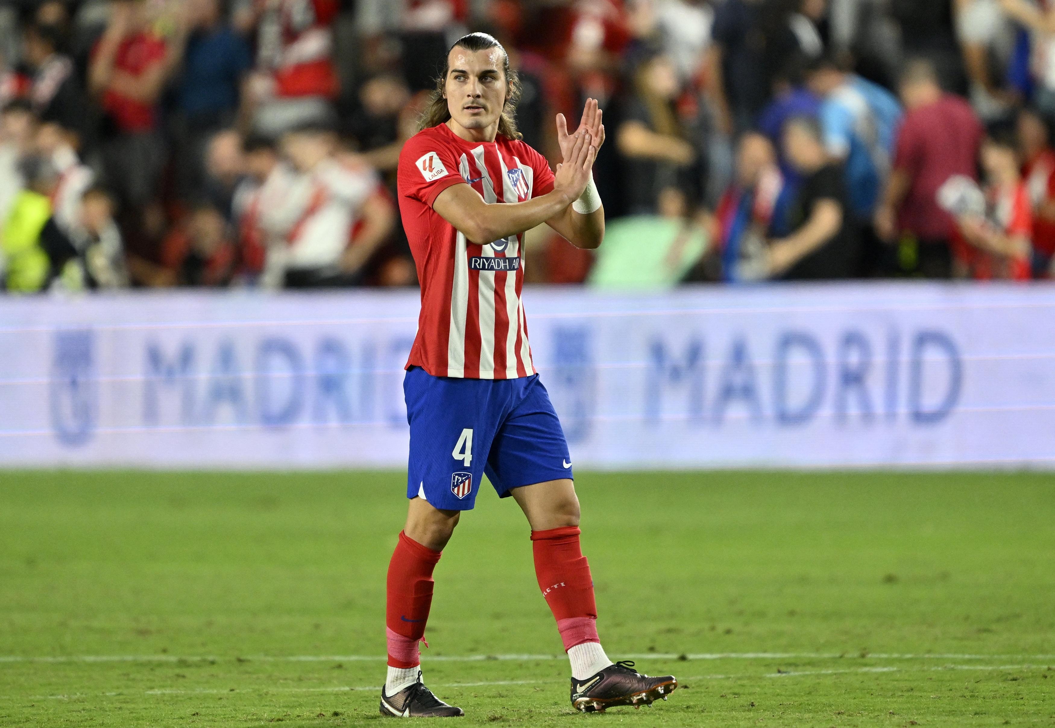 aoa体育体育平台-年轻球员在比赛中打入精彩进球，获得赞誉