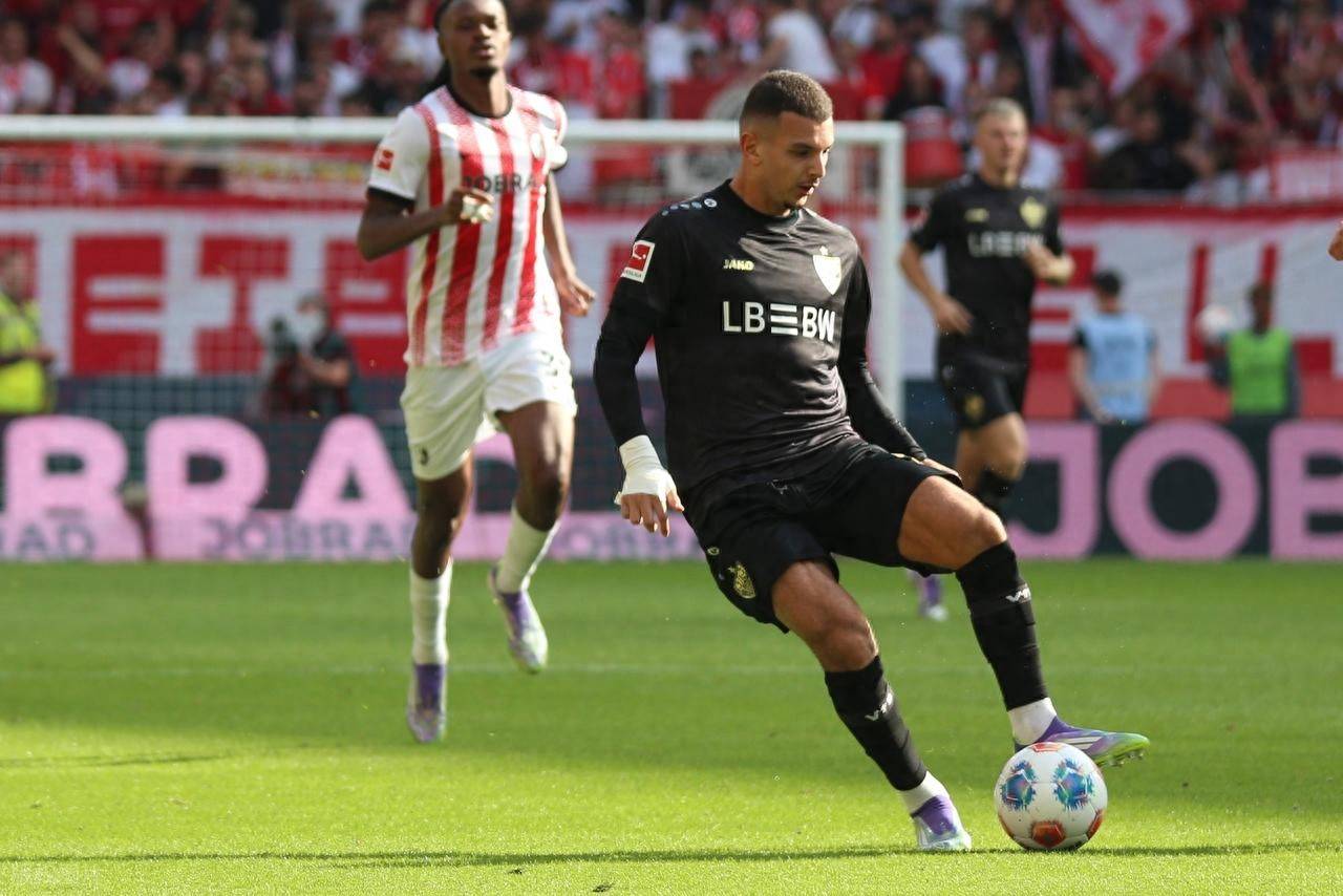 aoa体育体育app下载-包含斯图加特主场豪胜，坚守中游位置争取新一轮冲击的词条