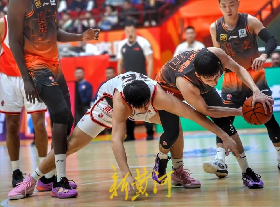 包含江苏男篮大胜广东,球队展现团结精神的词条 包含江苏男篮大胜广东,球队展现团结精神的词条