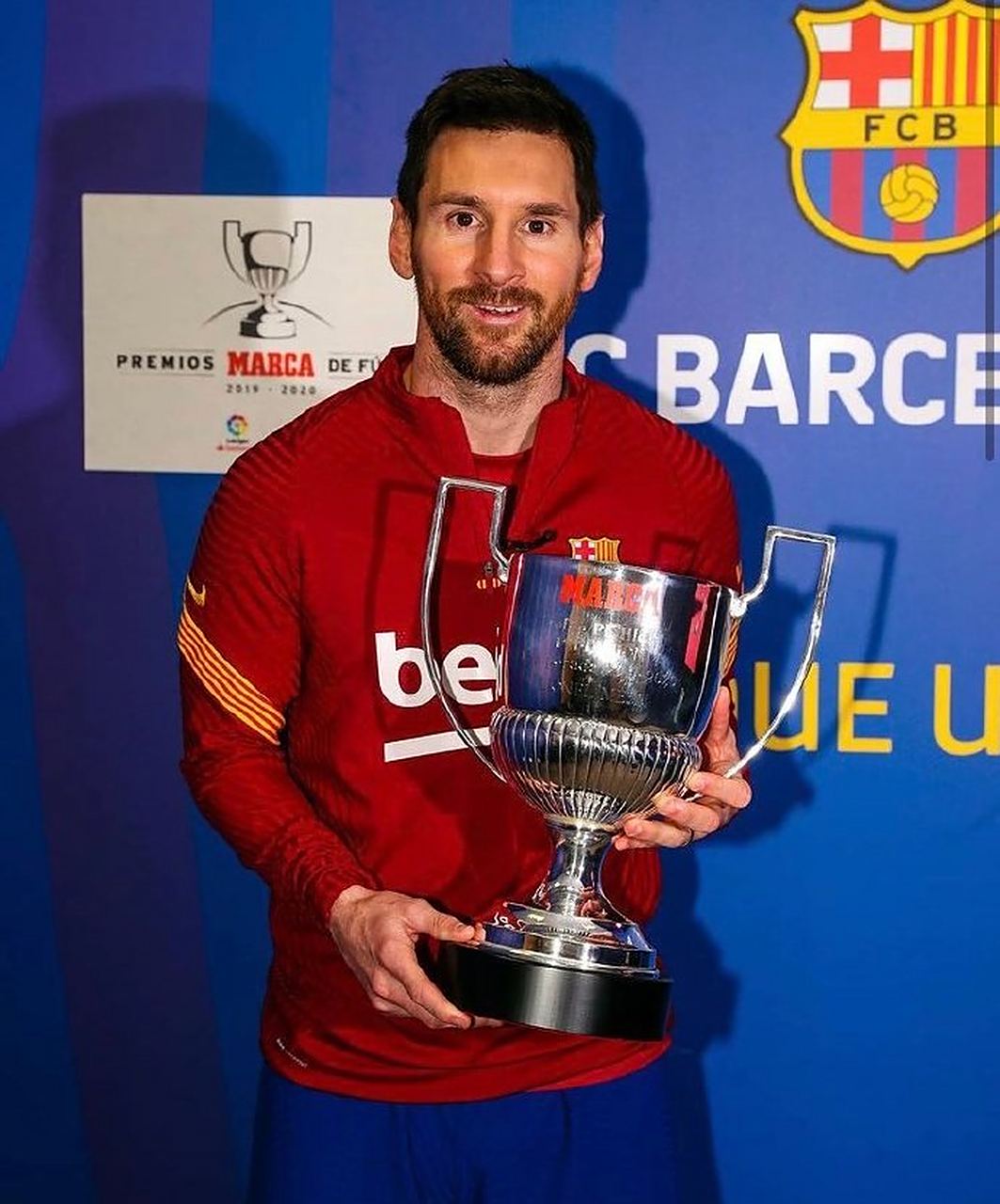 包含梅西当选西甲本赛季最佳射手，领跑金靴奖争夺者排行榜的词条