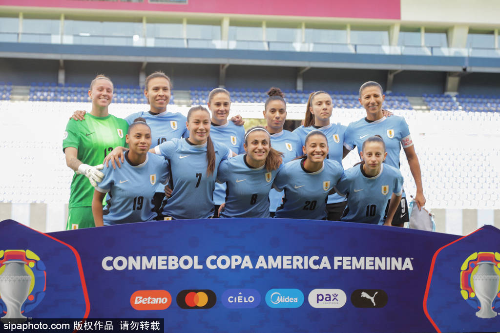 包含足球场上的激烈较量:女子队伍积极拼搏的词条 包含足球场上的激烈较量:女子队伍积极拼搏的词条