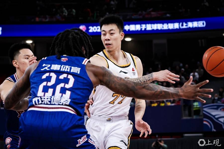 aoa体育体育登录-上海男篮团结协作，力夺胜利的简单介绍