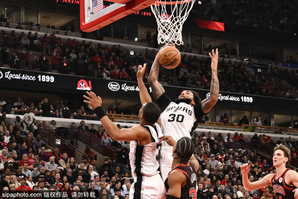 公牛击败马刺,豪取关键胜利的简单介绍 公牛击败马刺,豪取关键胜利的简单介绍